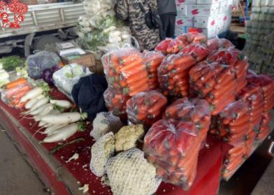 做一个菜贩子赚钱么？为何现在蔬菜那么贵呢?配图